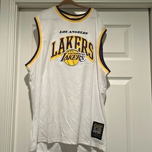XL LA Lakers NBA jersey.